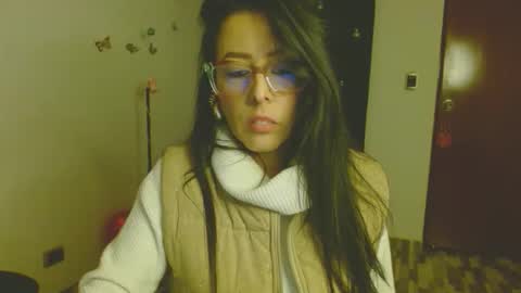 Snapshot of ela_3611 chatting on December 3, 2025, 2:19 am ela_3611 online show from December 3, 2025, 2:19 am