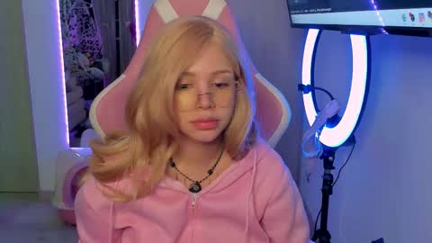 Snapshot of ela_garu_ chatting on November 19, 2025, 6:02 am Ela online show from November 19, 2025, 6:02 am