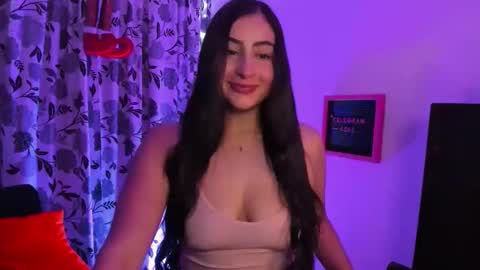 Snapshot of elaia222 chatting on November 27, 2025, 5:20 am Elaia online show from November 27, 2025, 5:20 am