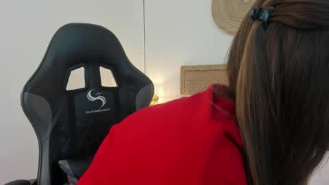 E L A I A online show from March 25, 2026, 12:11 pm