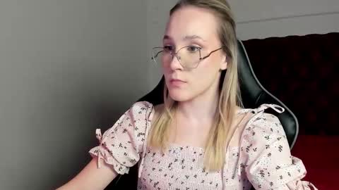 elaravoltage online show from March 17, 2026, 11:13 am