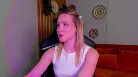 elaravoltage online show from March 19, 2026, 2:54 pm