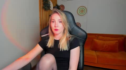 elaravoltage online show from April 5, 2026, 5:04 am