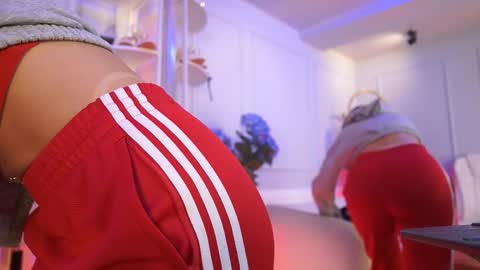 Snapshot of elasummeer chatting on March 7, 2026, 12:02 pm Elasummeer online show from March 7, 2026, 12:02 pm