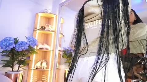 Snapshot of elasummeer chatting on April 6, 2026, 12:06 pm Elasummeer online show from April 6, 2026, 12:06 pm