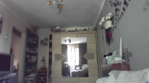 Snapshot of elaynetanton chatting on May 16, 2026, 10:36 am Lia online show from May 16, 2026, 10:36 am