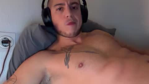 Snapshot of elcarlobukowski1905 chatting on October 27, 2025, 2:26 am elcarlobukowski1905 online show from October 27, 2025, 2:26 am