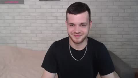 Snapshot of electric_smile chatting on August 2, 2026, 1:42 pm Alex online show from August 2, 2026, 1:42 pm