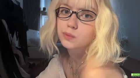 Snapshot of electric_woman chatting on July 15, 2026, 2:22 pm Aleksa online show from July 15, 2026, 2:22 pm