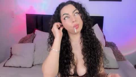 Snapshot of elena_lust chatting on October 16, 2025, 5:08 am Elena online show from October 16, 2025, 5:08 am