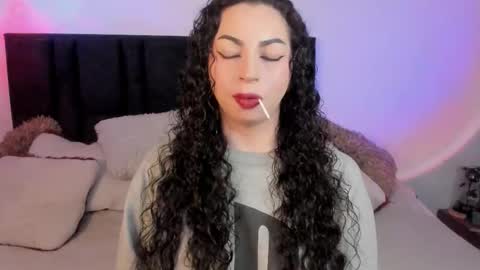 Snapshot of elena_lust chatting on October 23, 2025, 5:18 am Elena online show from October 23, 2025, 5:18 am