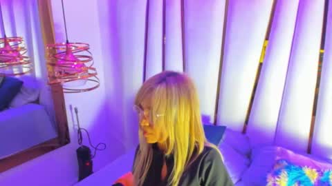 Elena online show from July 18, 2026, 7:06 pm