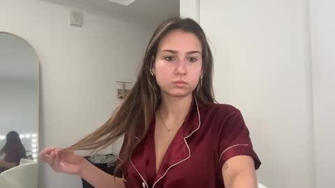 Elena online show from April 2, 2026, 4:37 pm