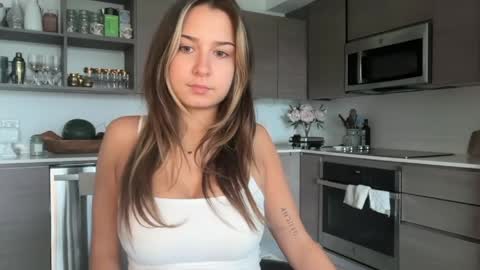 Snapshot of elenahere4u chatting on May 28, 2026, 3:31 pm Elena online show from May 28, 2026, 3:31 pm