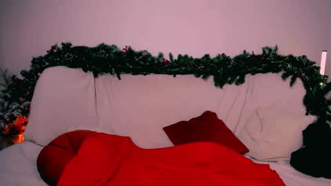 Snapshot of elenamonroe_ chatting on December 19, 2025, 2:40 am elenamonroe_ online show from December 19, 2025, 2:40 am