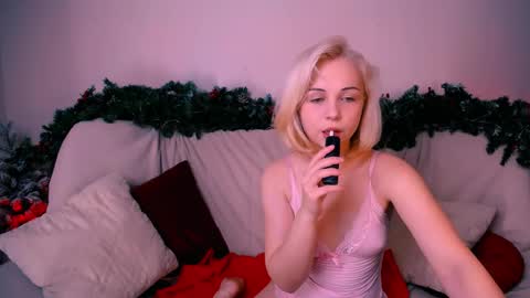 Snapshot of elenamonroe_ chatting on January 12, 2026, 4:29 am elenamonroe_ online show from January 12, 2026, 4:29 am