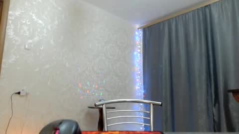 elenaza online show from February 18, 2025, 7:41 pm
