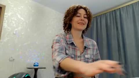 elenaza online show from February 10, 2026, 4:44 pm