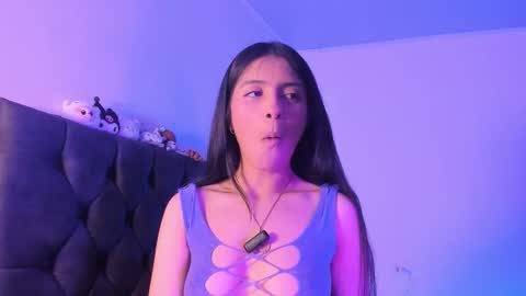 Snapshot of elenna_salvatoree chatting on October 20, 2025, 12:05 pm Elena online show from October 20, 2025, 12:05 pm