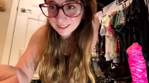 Snapshot of elenore_hoesevelt chatting on November 24, 2025, 3:17 am Elenore Hoesevelt online show from November 24, 2025, 3:17 am