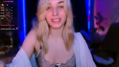 Snapshot of eli_llie chatting on October 23, 2025, 8:18 pm Eli online show from October 23, 2025, 8:18 pm