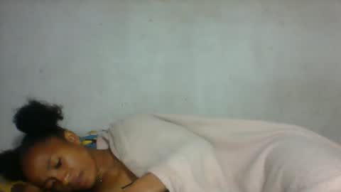 elia011 online show from June 3, 2026, 2:44 pm