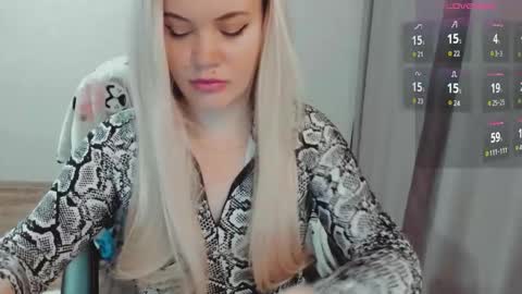 Ella online show from November 19, 2025, 7:41 am