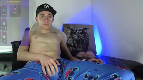 Snapshot of elian_cooper18 chatting on January 16, 2025, 1:04 pm Elian online show from January 16, 2025, 1:04 pm