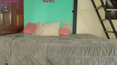 Snapshot of elian_moon1 chatting on December 10, 2024, 2:06 pm Elian Moon online show from December 10, 2024, 2:06 pm