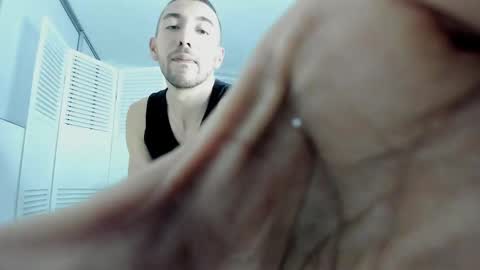 Snapshot of elianreed chatting on November 9, 2025, 12:03 pm Your favorite Boy online show from November 9, 2025, 12:03 pm