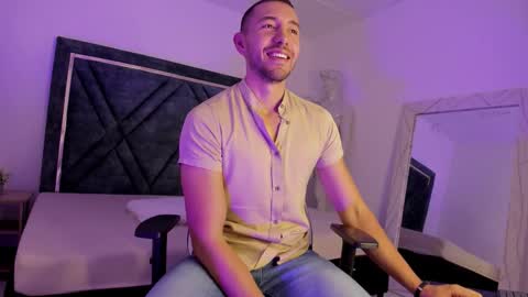 Snapshot of elianreed chatting on November 10, 2025, 1:32 pm Your favorite Boy online show from November 10, 2025, 1:32 pm