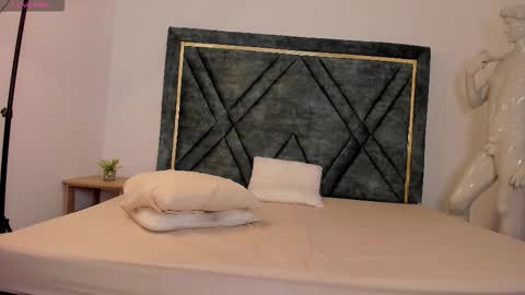 Snapshot of elianreed chatting on November 11, 2025, 12:27 pm Your favorite Boy online show from November 11, 2025, 12:27 pm