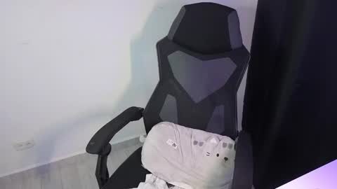 Snapshot of elias_steel1 chatting on March 9, 2025, 1:56 am elias online show from March 9, 2025, 1:56 am