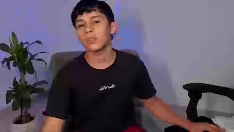 Snapshot of elias_steel1 chatting on September 9, 2025, 4:50 pm elias online show from September 9, 2025, 4:50 pm