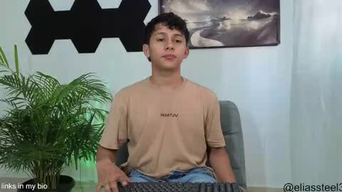 Snapshot of elias_steel1 chatting on November 7, 2025, 4:07 pm elias online show from November 7, 2025, 4:07 pm