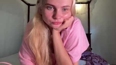 Snapshot of elie_ci chatting on February 1, 2025, 6:43 am online show from February 1, 2025, 6:43 am