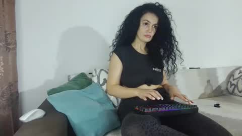 Snapshot of eliebullet chatting on October 2, 2025, 5:53 pm eliebullet online show from October 2, 2025, 5:53 pm