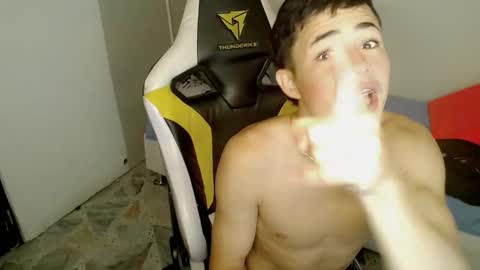 Snapshot of elii_797 chatting on November 10, 2025, 11:31 am bby-santy online show from November 10, 2025, 11:31 am