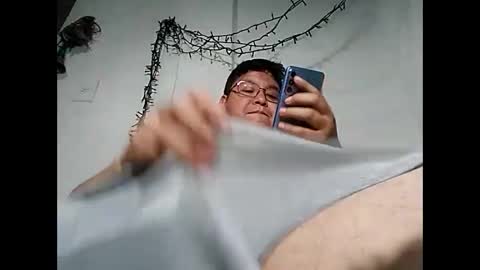 Snapshot of elimposstor chatting on December 3, 2024, 10:40 pm elimposstor online show from December 3, 2024, 10:40 pm