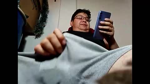 Snapshot of elimposstor chatting on January 3, 2025, 12:11 am elimposstor online show from January 3, 2025, 12:11 am