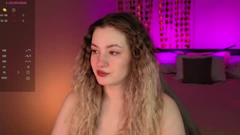 Elina online show from April 16, 2026, 6:47 am