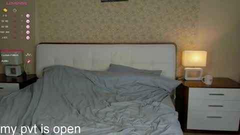 Snapshot of elina_wilgauch chatting on October 1, 2025, 1:22 am Elina online show from October 1, 2025, 1:22 am