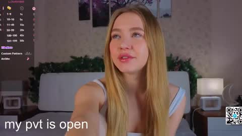 Snapshot of elina_wilgauch chatting on December 15, 2025, 1:32 am Elina online show from December 15, 2025, 1:32 am