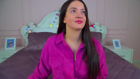 Snapshot of elinabellucci chatting on February 18, 2026, 4:41 am ElinaBellucci online show from February 18, 2026, 4:41 am