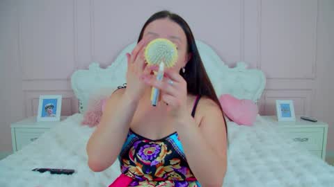 Snapshot of elinabellucci chatting on April 1, 2026, 4:35 am ElinaBellucci online show from April 1, 2026, 4:35 am