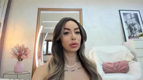 Snapshot of elinamoon_ chatting on February 15, 2026, 7:27 am Elina online show from February 15, 2026, 7:27 am