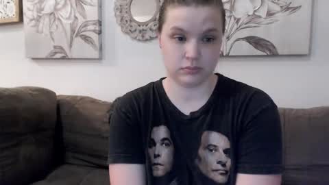 ElinaReign   online show from February 10, 2026, 1:10 am