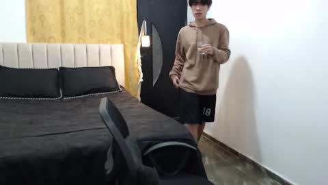 Snapshot of elio_collem chatting on February 17, 2025, 9:13 am ELIO online show from February 17, 2025, 9:13 am