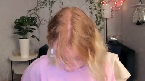 Elira Vane online show from June 22, 2026, 3:08 am