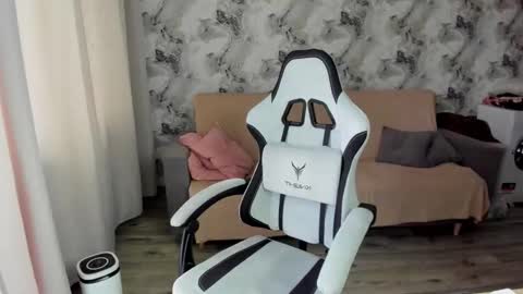 Snapshot of elisa_kollin chatting on September 28, 2025, 7:58 am Aletta Oushen online show from September 28, 2025, 7:58 am